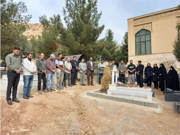 حضور رئیس، مدیر و تیم مدیریتی مرکز آموزشی درمانی امام خمینی(ره) کرمانشاه بر مزار زنده‌یاد میلاد مروتی به مناسبت هفته پرستار